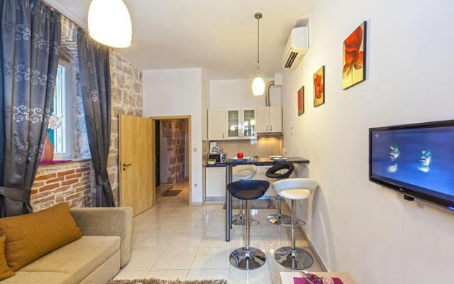 Old Town Twins Apartments