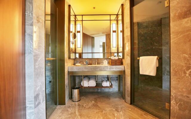 Yading Peninsula Hotel