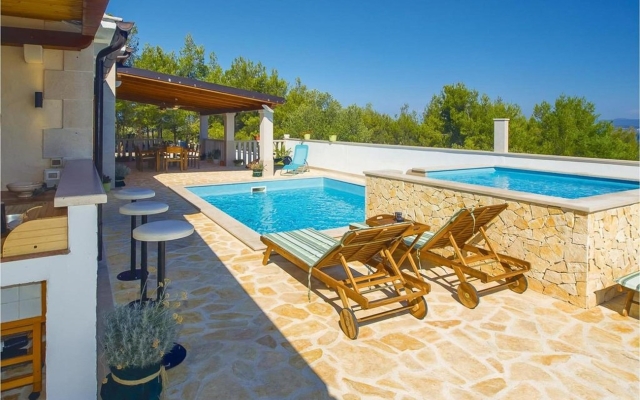 Holiday house Anabella - open swimming pool: Supetar, Island Brac