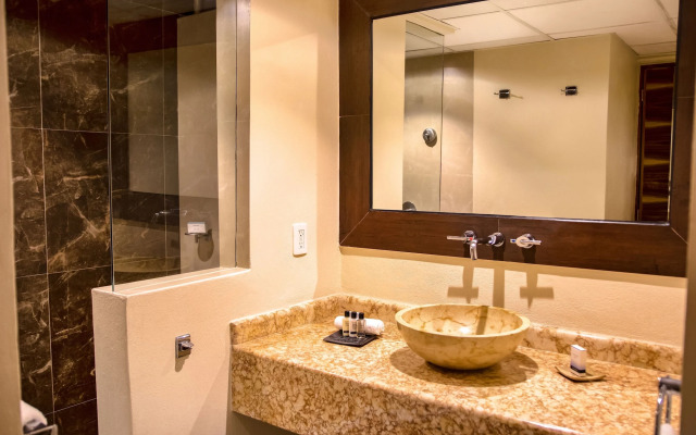 Las Brisas Huatulco – All Inclusive