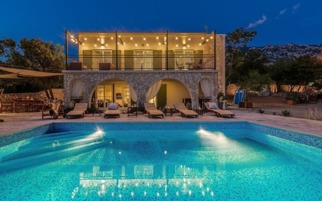 Beautiful Stone Villa With Private Infinity Pool and a Fascinating sea View