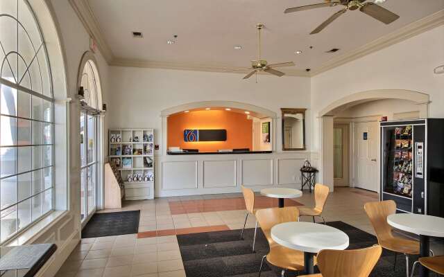 Motel 6 Edinburg, TX