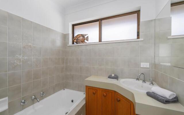 Punt House - riverfront home with ramp access