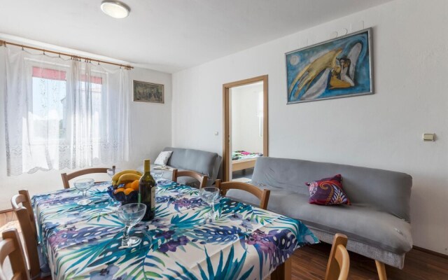 Stunning Apartment in Peroj With Wifi and 4 Bedrooms