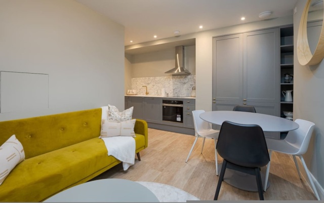 Trendy Flat by Hyde Park PS1