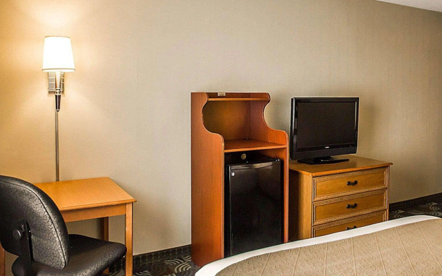 Quality Inn & Suites Fishkill South near I-84