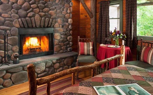 Friends Lake Inn