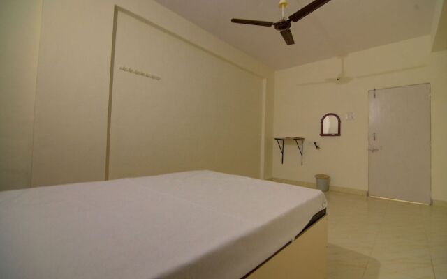 Spot On 38603 Niwant Lodge