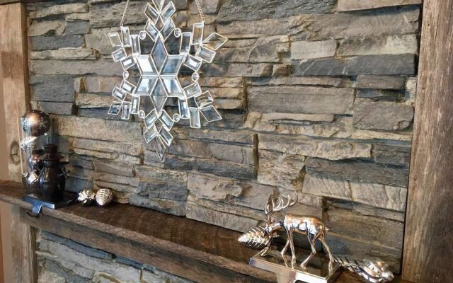 #51 & #52 Hyatt Lake Compound~sleeps 10~lake View