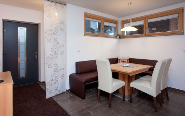 Gorgeous Apartment in Uderns With Parking