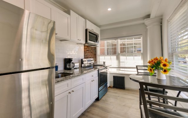 Chic Newark Vacation Rental: 3 Mi to Airport!