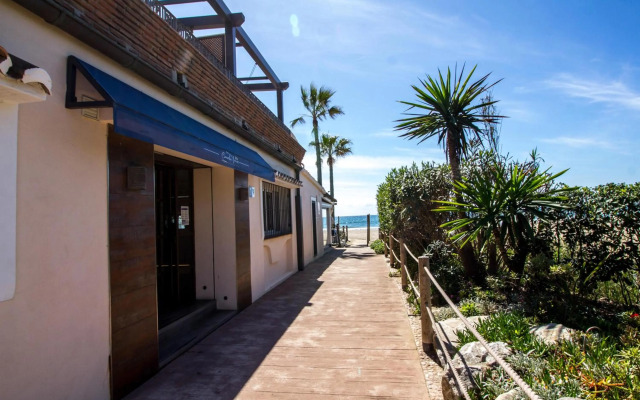 Perfectly located beachside apartment in Elviria Marbella