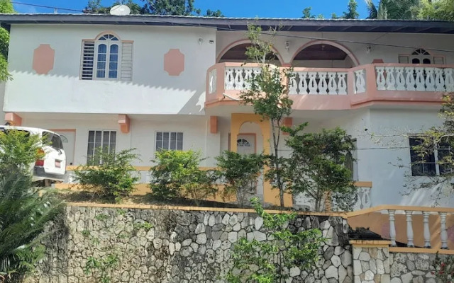 The Cozy Family Inn Guesthouse