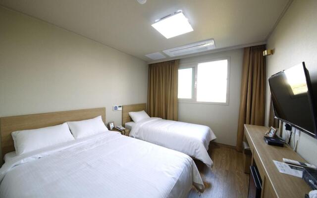 Nice Cat Hotel & Guest House