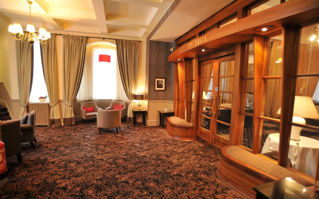 Golden Lion Hotel