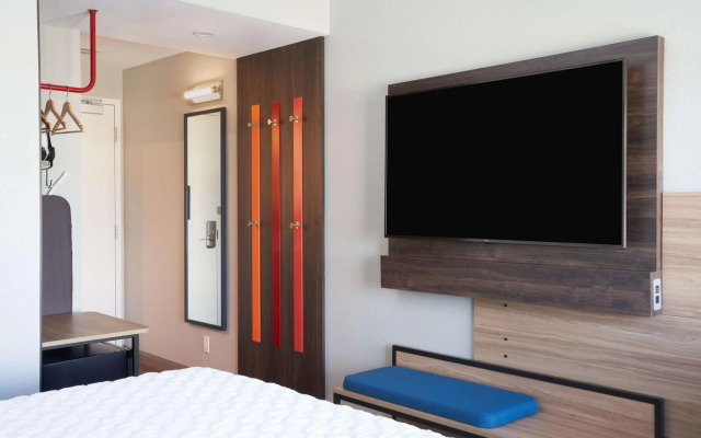 Shore Hotel