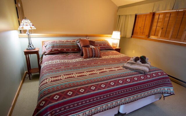3br Ski-in, Ski-out & Private Sauna 3 Bedroom Condo by RedAwning