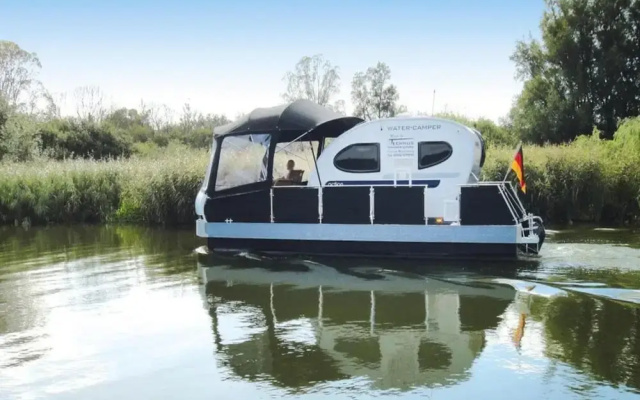 Hausboot auf der Peene, Demmin