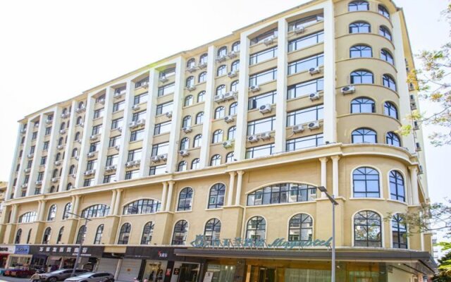 Magnotel Hotel (Dongxing Guomen Port)