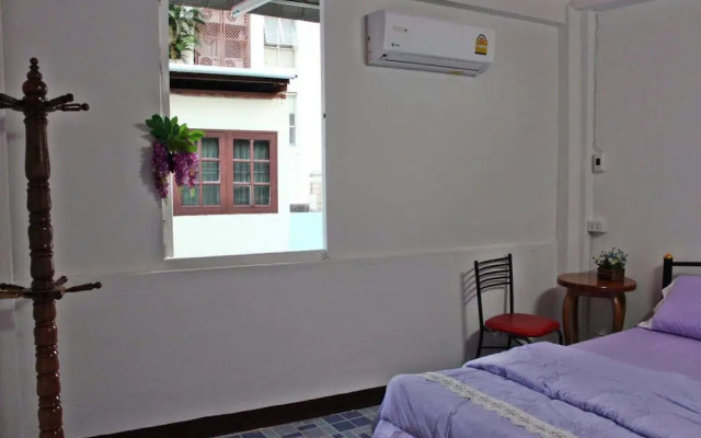 Home Base Hostel - Adults Only