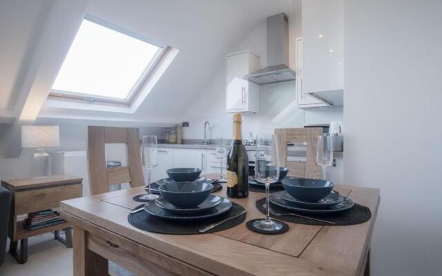 Skylark - 2 Bedroom Apartment - Tenby