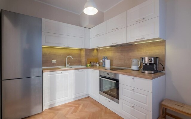 FM Deluxe 2-BDR Apartment with Balcony - Zaimov Park