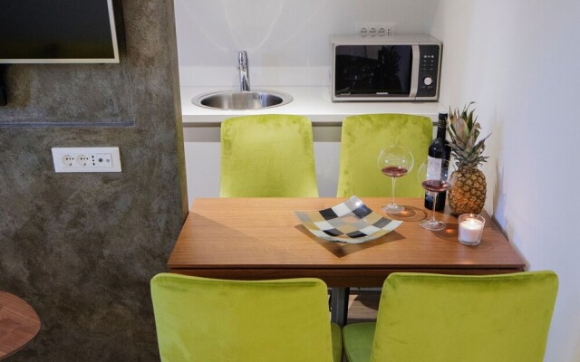 Enticing Holiday Home In Split Near Sea Beach