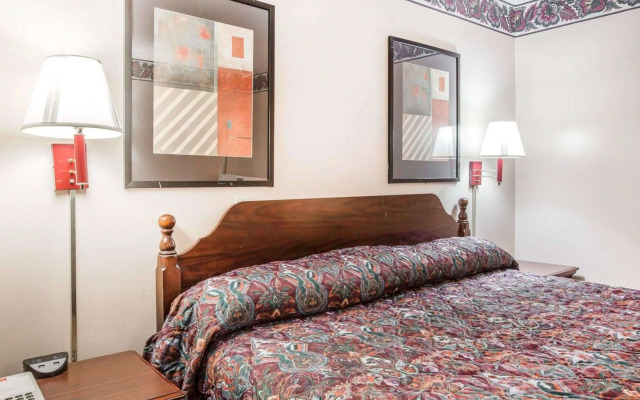 Econo Lodge McDonough South