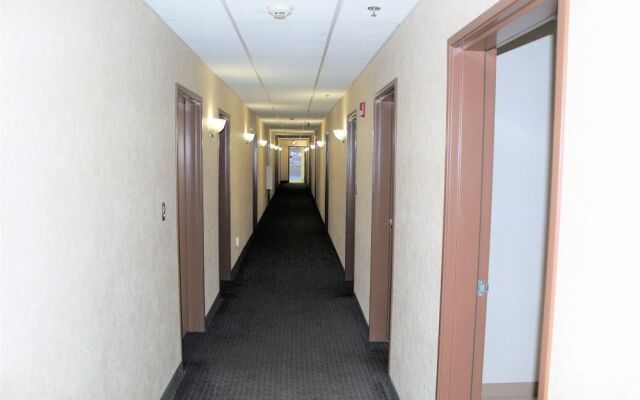 AmeriVu Inn & Suites - Cumberland