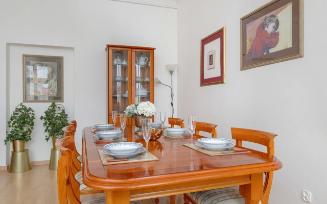 Picturesque Apartment Krakow by Renters