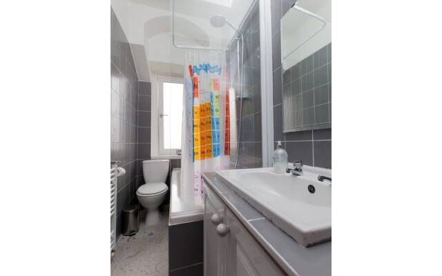 Stylish 1BR Tenement in City Centre for 4