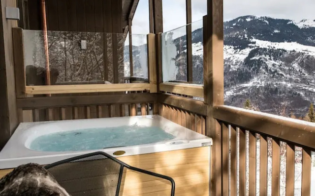 Yellowstone Lodge Chalet 1