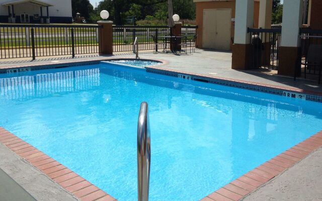 Econo Lodge Inn & Suites Ocean Springs - Biloxi