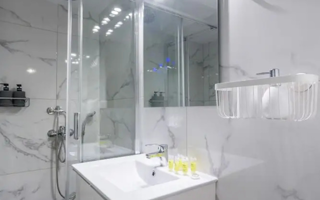Fully Renovated Flat in Prime Location