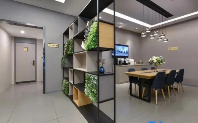 Homeinn Selected Hotel (Nanjing Jiangbei University Subway Station)