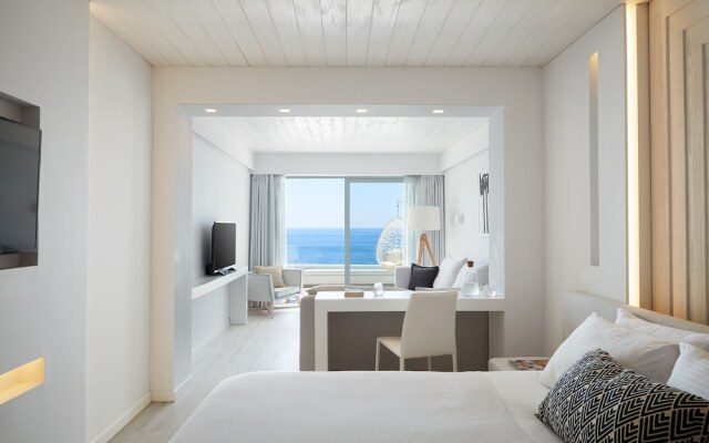 Lichnos Beach Hotel & Suites