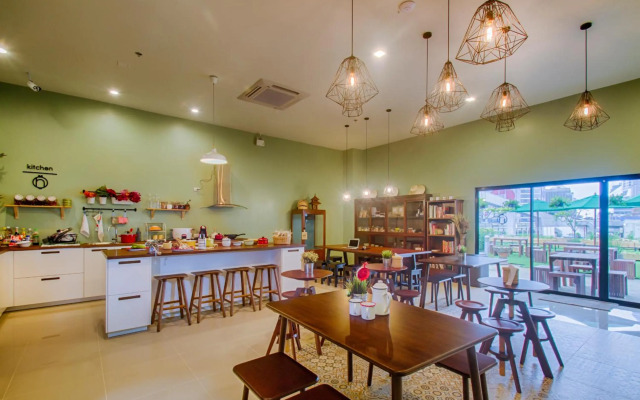 Hom hostel & cooking club