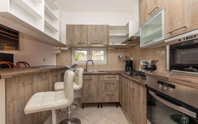 Stunning Home in Smrika With Wifi and 3 Bedrooms