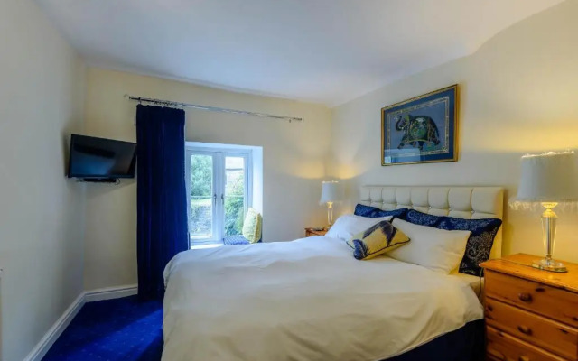 Pen-Y-Bont Hotel