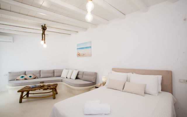 Argiro's Gorgeous Studio In Cycladic