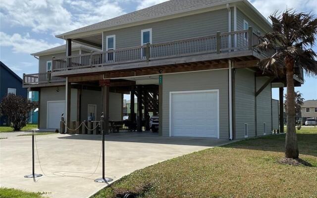 Sea Beauty 3 Bedroom Home by RedAwning