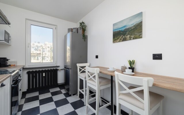 Two-bedroom Strzelców 9 by Renters