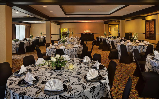 Historic Whispering Woods Hotel & Conference Center