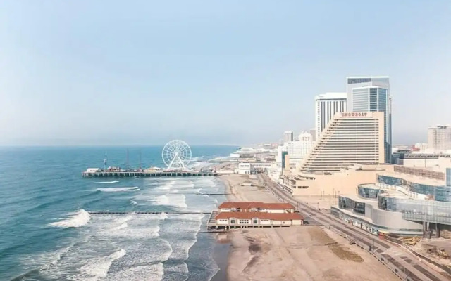 TWO Separate Bold Cozysuites on the Boardwalk