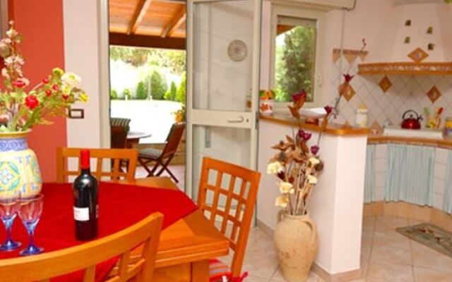 Charming Holiday Home in Buseto Palizzolo with Pool