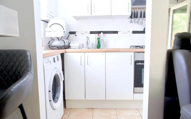 I Luv London Too! 1bed Stunnin Home Sleeps 3!