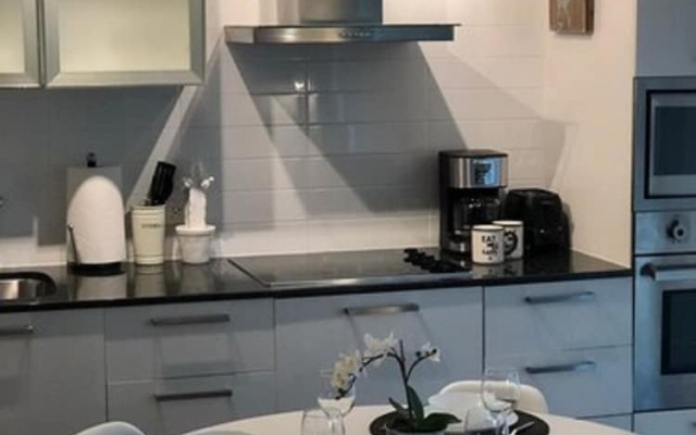 New One Bedroom Condo Downtown-CN TOWER