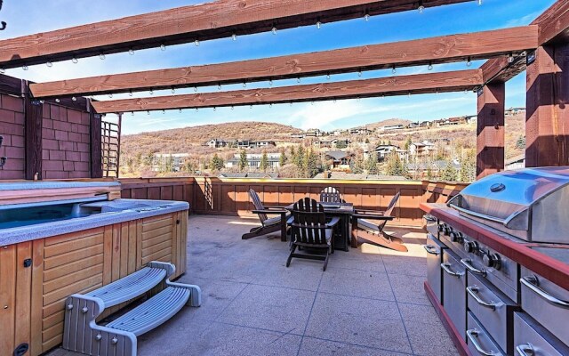 Old Town Luxury by Casago