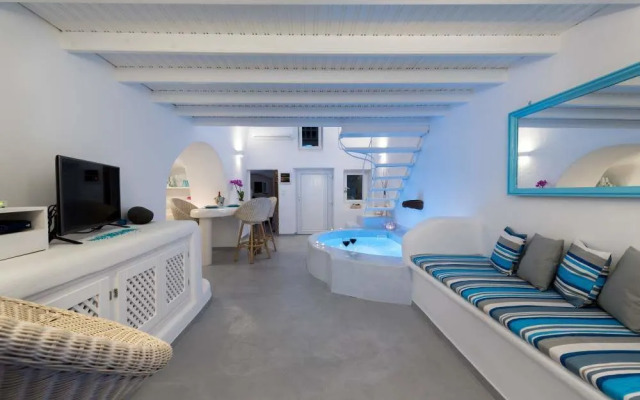 Fira White Residence