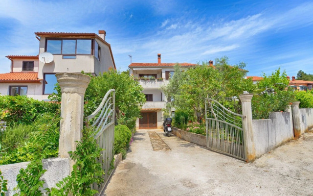 Apartment 640